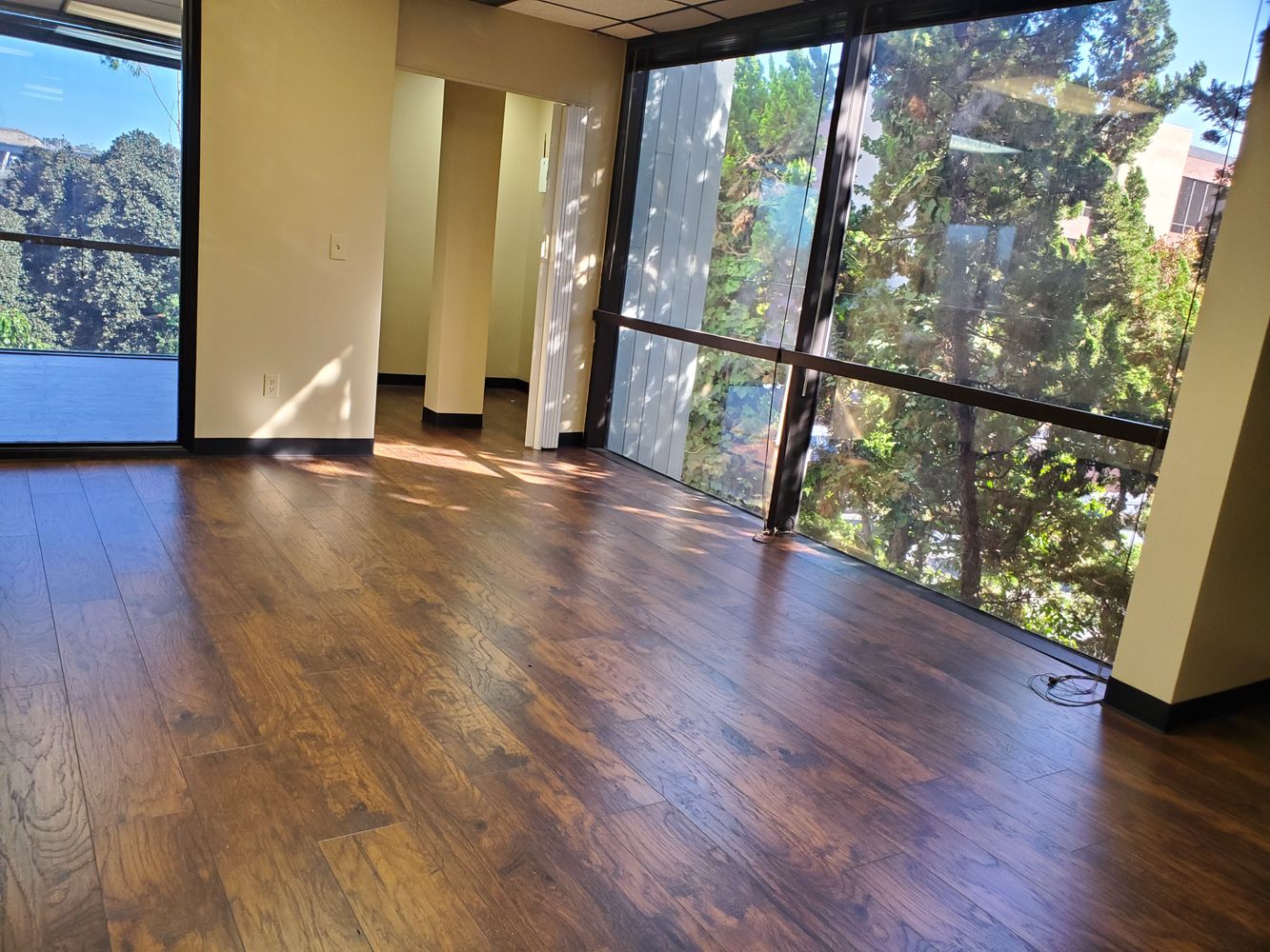 Very special, 1st floor gazebo level suite. 5 offices and open space.